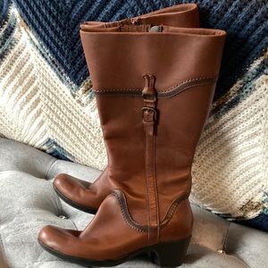 Women’s Clarks knee high boots size 7.5w